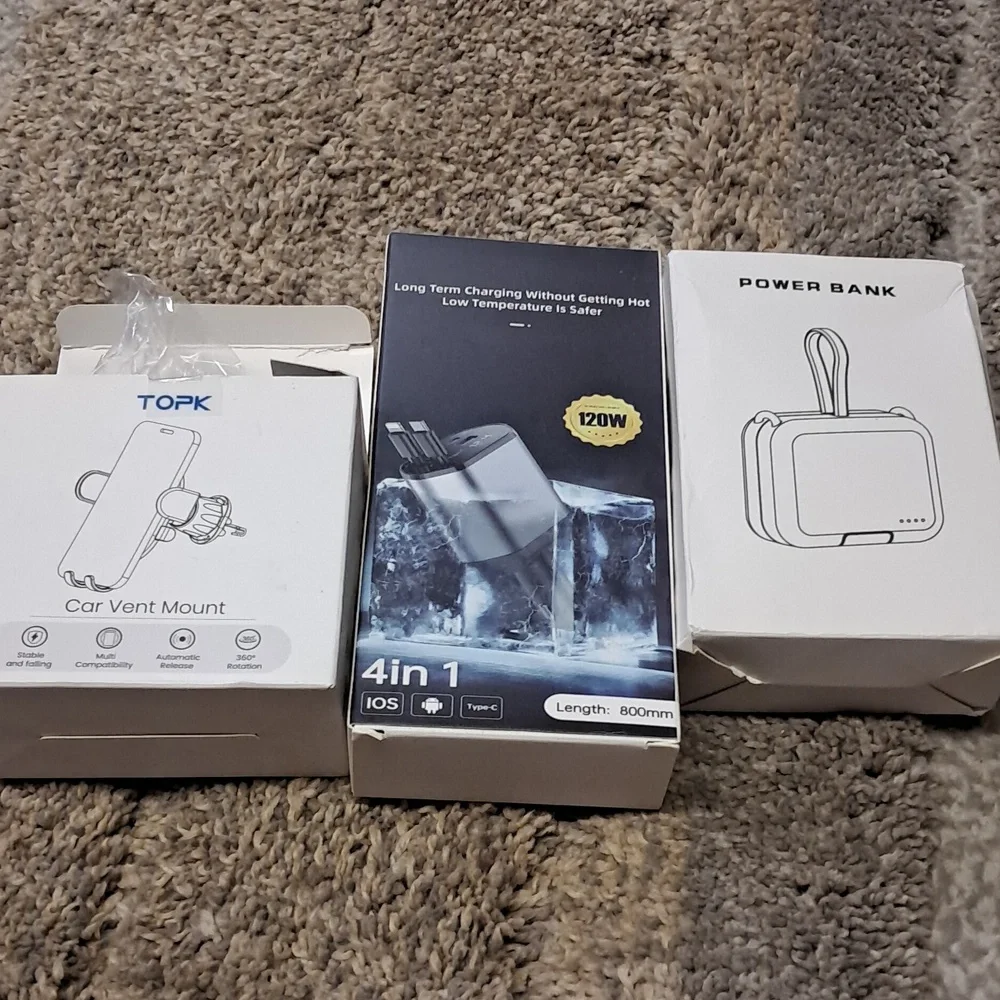 NWT Green Power Bank, 4 In 1 Charger And Car Vent Mount